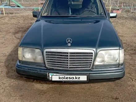 Mercedes-Benz E 200 1995 годаүшін2 400 000 тг. в Павлодар