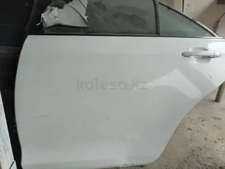 Левая задняя дверь на Toyota Camry 40 за 35 000 тг. в Алматы – фото 2