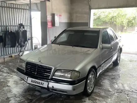 Mercedes-Benz C 200 1994 года за 1 500 000 тг. в Семей – фото 2