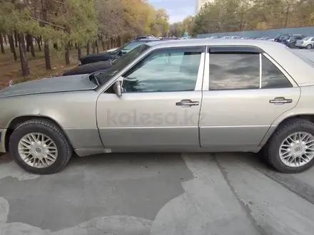 Mercedes-Benz E 200 1990 года за 1 000 000 тг. в Талдыкорган – фото 4