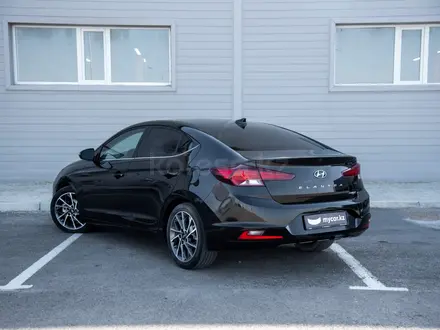 Hyundai Elantra 2020 года за 9 500 000 тг. в Актау – фото 3