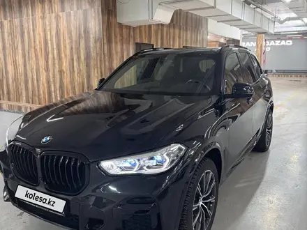 BMW X5 2022 года за 45 000 000 тг. в Астана – фото 2