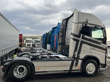 Volvo  FH 2015 года за 37 000 000 тг. в Шымкент – фото 27