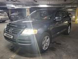 Volkswagen Touareg 2004 года за 5 800 000 тг. в Алматы – фото 3