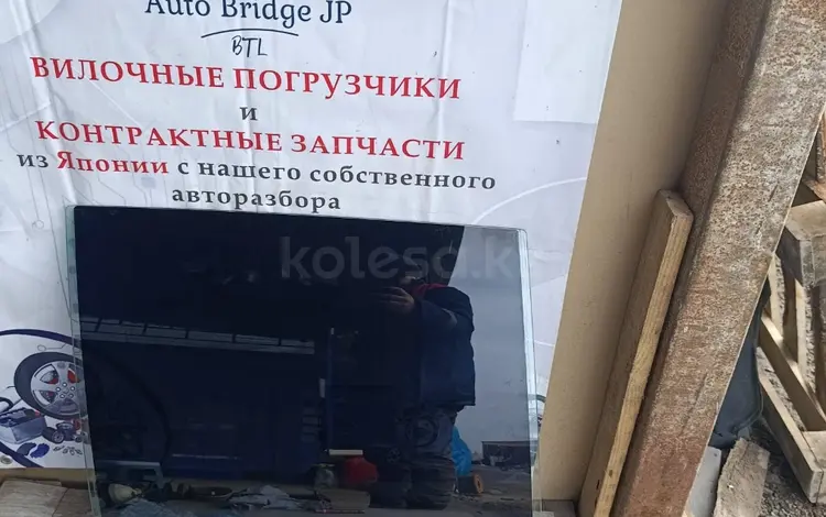 Стекло двери заднее левое BMW X5 E70 за 7 231 тг. в Алматы