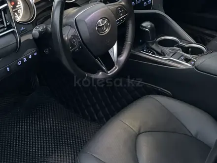 Toyota Camry 2018 года за 13 100 000 тг. в Астана – фото 10