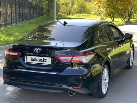 Toyota Camry 2018 года за 13 100 000 тг. в Астана – фото 8