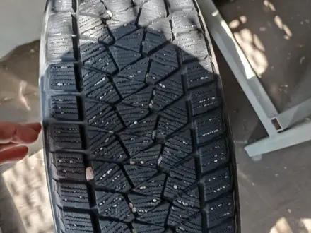 Зимнюю резину Bridgestone 225-65R17 за 150 000 тг. в Алматы – фото 4