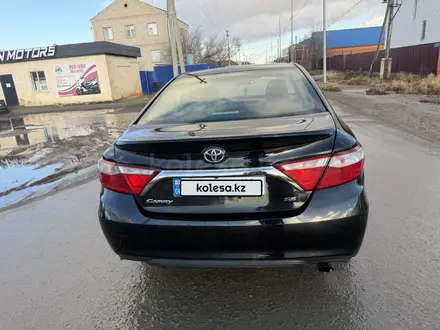 Toyota Camry 2017 года за 6 000 000 тг. в Атырау – фото 4