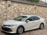 Toyota Camry 2021 года за 16 300 000 тг. в Шымкент