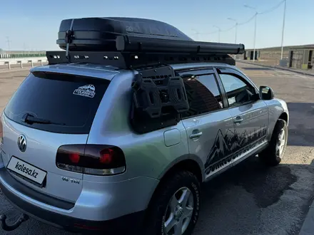 Volkswagen Touareg 2008 года за 8 000 000 тг. в Астана – фото 2