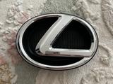 Знак для Lexus Lx 570үшін7 000 тг. в Актау