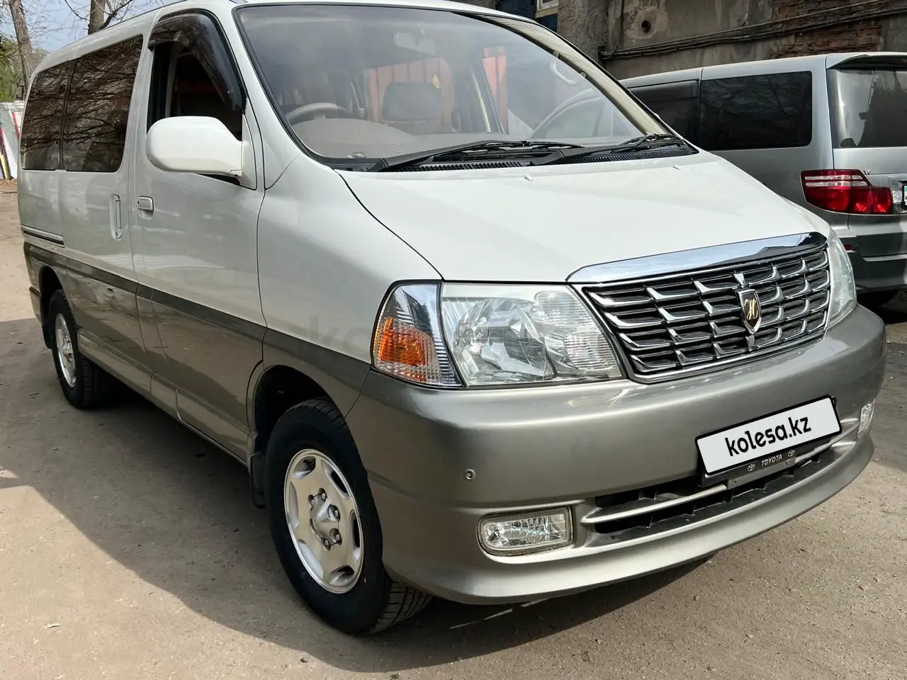 Toyota Grand HiAce, 2000