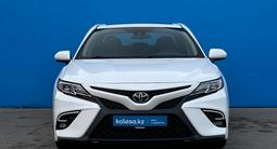 Toyota Camry 2019 года за 13 700 000 тг. в Алматы – фото 2