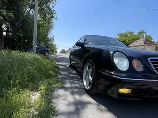 Mercedes-Benz E 320