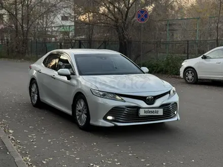 Toyota Camry 2020 года за 15 000 000 тг. в Алматы