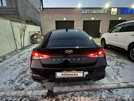 Hyundai Elantra 2022 года за 12 200 000 тг. в Уральск – фото 4