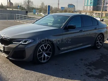BMW 530 2021 года за 27 500 000 тг. в Алматы – фото 2