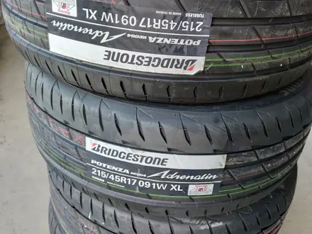 Шины Bridgestone 215/45/r17 Re004 за 67 500 тг. в Алматы