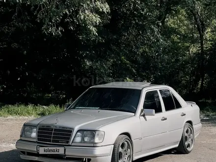 Mercedes-Benz E 320 1995 года за 3 300 000 тг. в Алматы