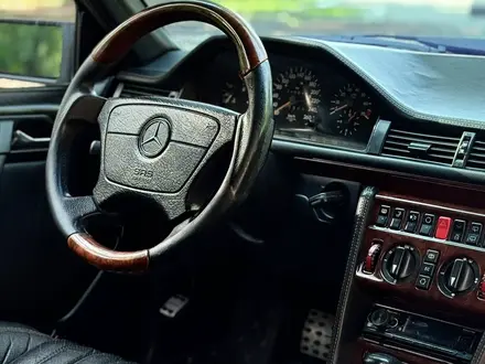 Mercedes-Benz E 320 1995 года за 3 300 000 тг. в Алматы – фото 15