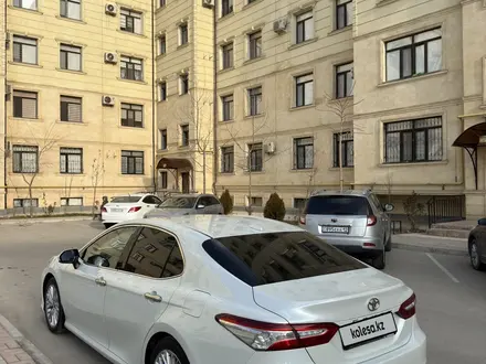 Toyota Camry 2020 года за 16 000 000 тг. в Жанаозен – фото 4