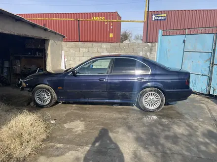 BMW 525 1998 года за 1 800 000 тг. в Шымкент – фото 2