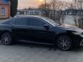 Toyota Camry 2023 года за 18 500 000 тг. в Алматы – фото 3