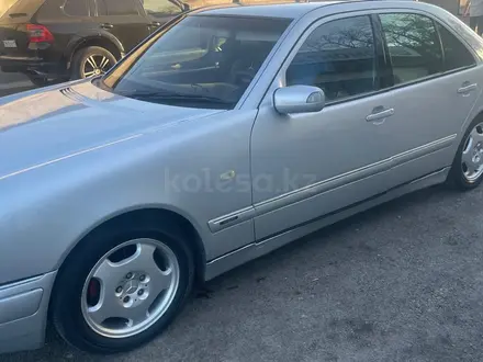 Mercedes-Benz E 320 1998 года за 4 200 000 тг. в Шымкент – фото 3