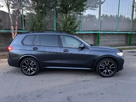 BMW X7 2021 года за 45 000 000 тг. в Астана – фото 2