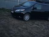Toyota Sienna 2015 года за 10 000 000 тг. в Уральск – фото 2