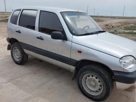 Chevrolet Niva 2007 года за 1 750 000 тг. в Атырау – фото 2