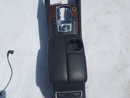Подлокотник и Блок управления на Audi Q7 за 55 000 тг. в Шымкент