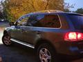 Volkswagen Touareg 2005 года за 4 600 000 тг. в Петропавловск – фото 5