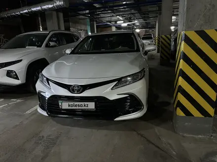 Toyota Camry 2021 года за 14 000 000 тг. в Астана – фото 2