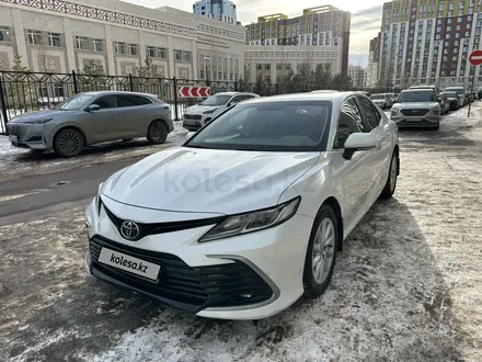 Toyota Camry 2021 года за 14 000 000 тг. в Астана