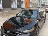 Toyota Camry 2021 года за 13 300 000 тг. в Караганда – фото 2