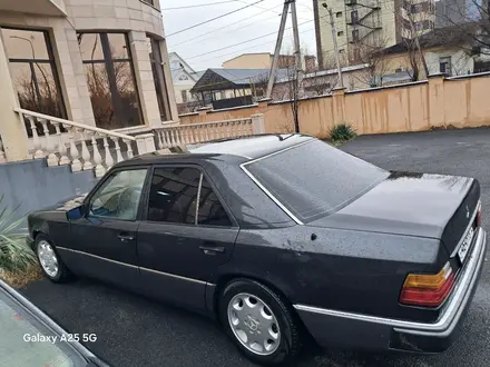Mercedes-Benz E 230 1990 года за 1 200 000 тг. в Шымкент – фото 2