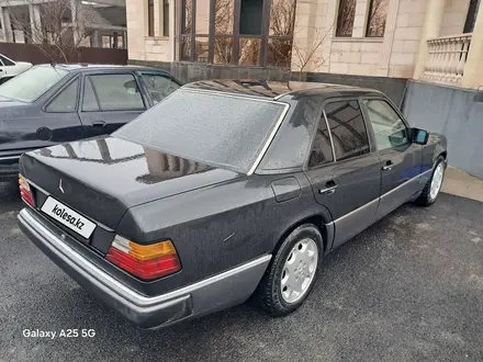 Mercedes-Benz E 230 1990 года за 1 200 000 тг. в Шымкент