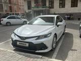 Toyota Camry 2023 года за 17 000 000 тг. в Актау – фото 2