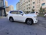 Toyota Land Cruiser 2023 года за 65 000 000 тг. в Астана – фото 4