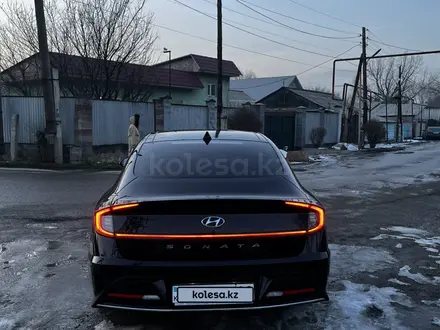 Hyundai Sonata 2023 года за 13 900 000 тг. в Алматы – фото 11