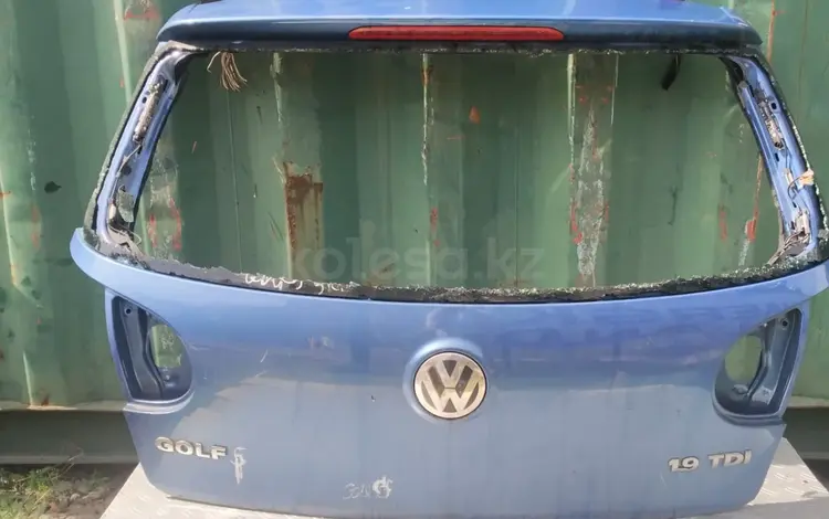 Крышка багажника на Volkswagen Golf 5 за 35 000 тг. в Караганда