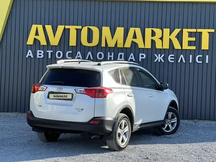 Toyota RAV4 2015 года за 9 450 000 тг. в Актобе – фото 3