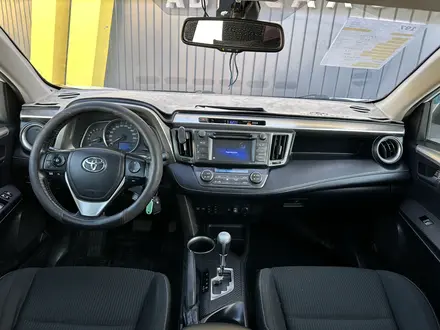 Toyota RAV4 2015 года за 9 450 000 тг. в Актобе – фото 9