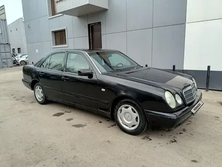 Mercedes-Benz E 200 1996 года за 2 300 000 тг. в Астана – фото 4