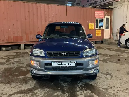 Toyota RAV4 1998 года за 3 000 000 тг. в Алматы – фото 2