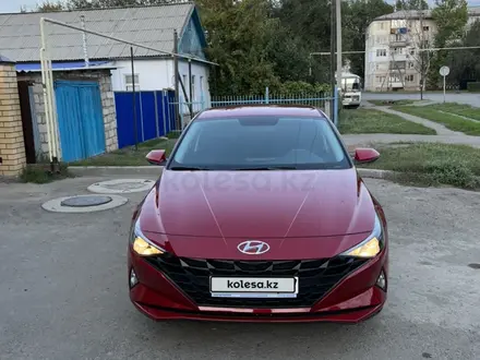 Hyundai Elantra 2021 года за 11 000 000 тг. в Уральск – фото 2