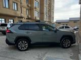 Toyota RAV4 2022 года за 15 500 000 тг. в Атырау – фото 4