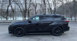 Toyota Highlander 2021 года за 24 300 000 тг. в Алматы – фото 3